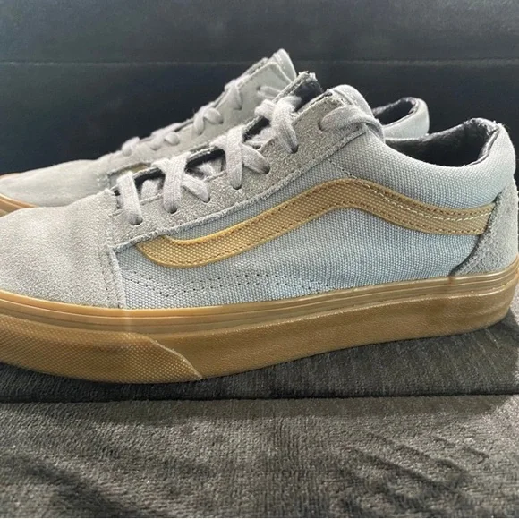 Gray and brown vans - Picture 8 of 9